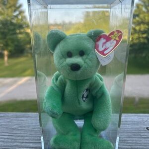 Ty Beanie Baby Green Bear”Kicks” Aug.16,1998